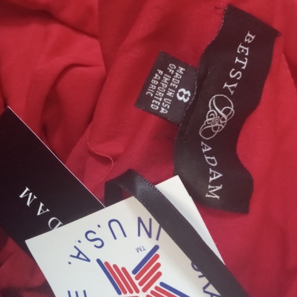 ⭐🆕Betsy & Adam red cape cocktail dress - Picture 7 of 10